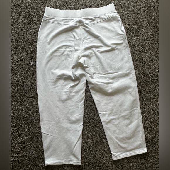 Talbots White Women’s Relaxed Crop - Picture 2 of 3